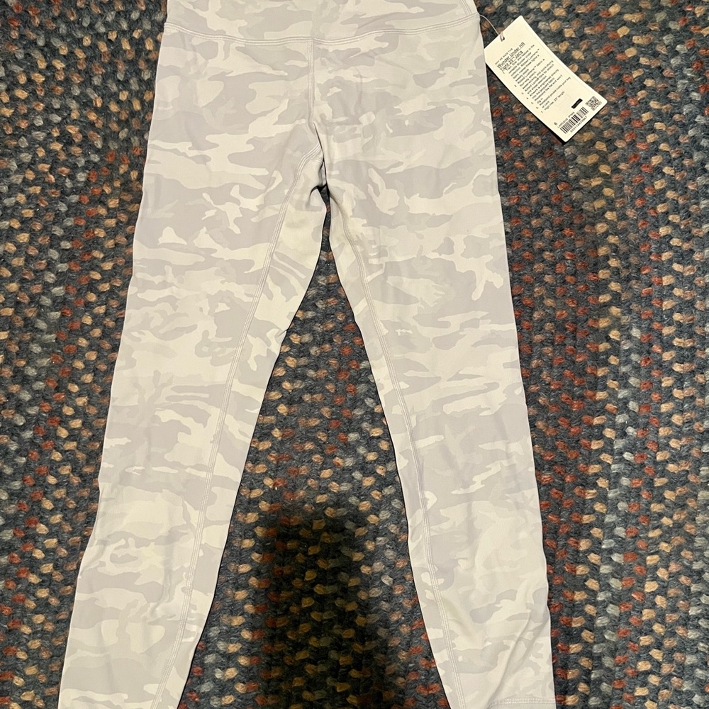 Lululemon Women’s Gray and White Camouflage Leggings - Size 6
